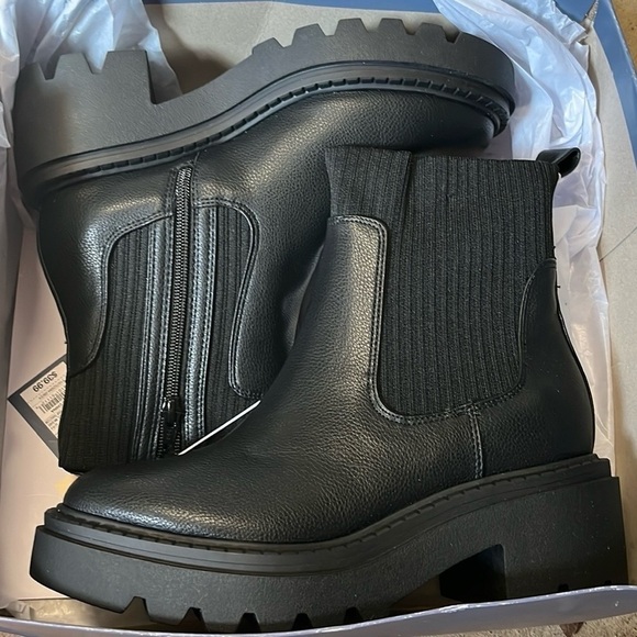 Universal Thread Women's Kyrie Chunky Heel Ankle Sock Boots - Picture 3 of 3